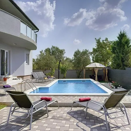 Amber Villa